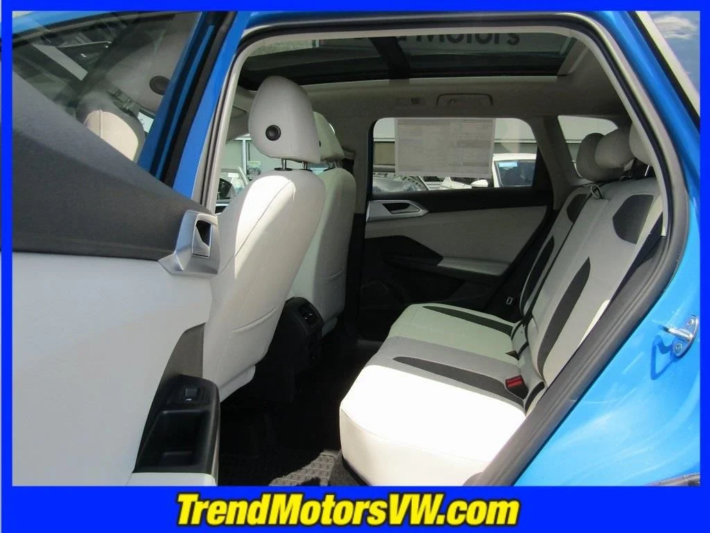 2025 Volkswagen Taos SE - Photo 18