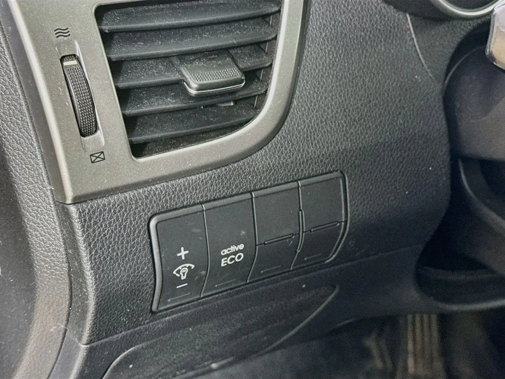Used 2013 Black Hyundai Base image 10
