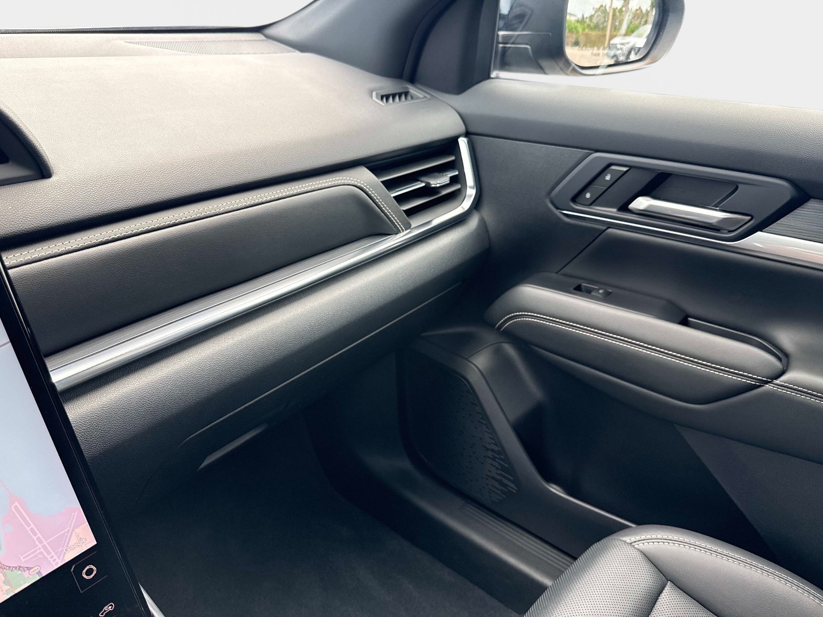 Used 2025 Sterling Metallic GMC AWD Elevation image 23