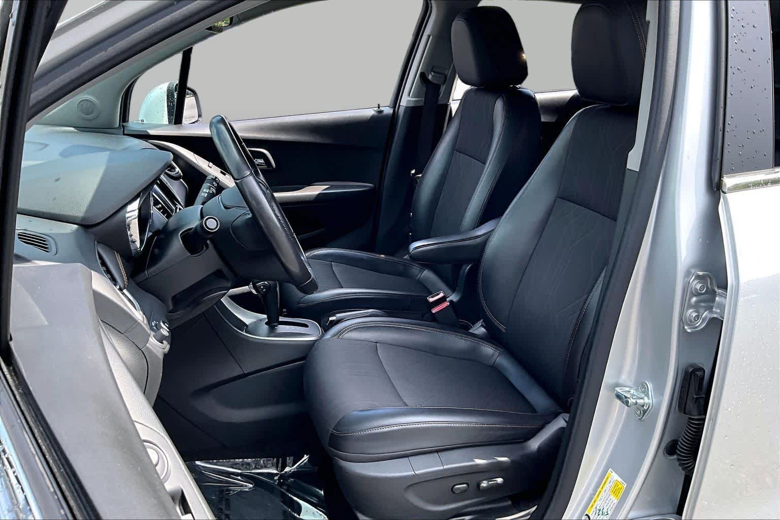 Used 2020 Silver Ice Metallic Chevrolet LT image 8