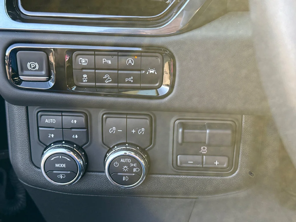 2025 GMC Yukon AT4 Ultimate - Photo 20
