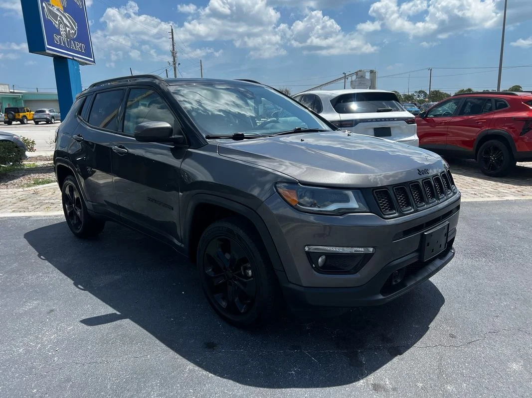 Used 2018  Jeep Altitude 4x4 image 8