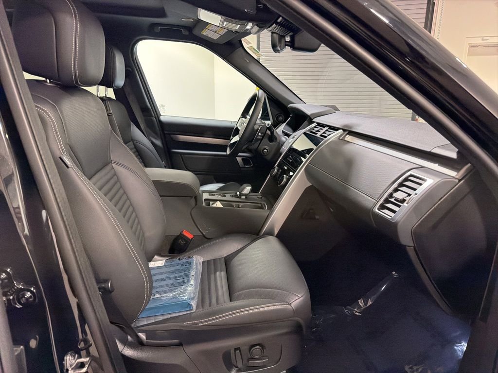 Certified Used 2025 Santorini Black Metallic Land Rover Dynamic SE image 25