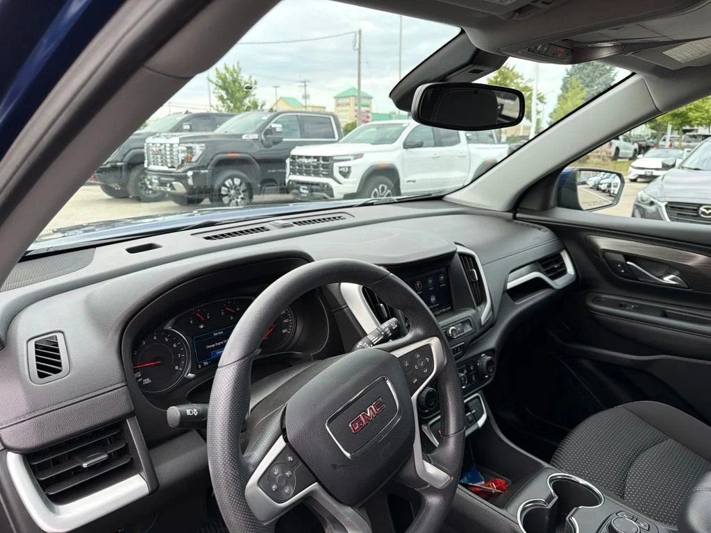 Used 2023 Blue GMC SLE image 13