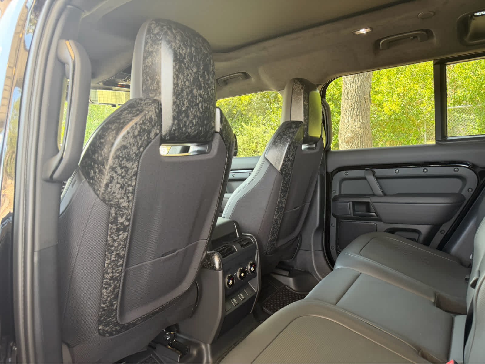 2026 Land Rover Defender OCTA Black - Photo 15