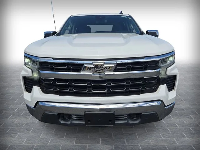 Used 2022 White Chevrolet LT image 2