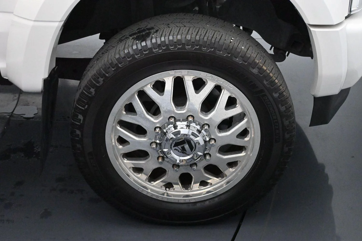 Used 2019 White Platinum Metallic Tri-Coat Ford Platinum image 40