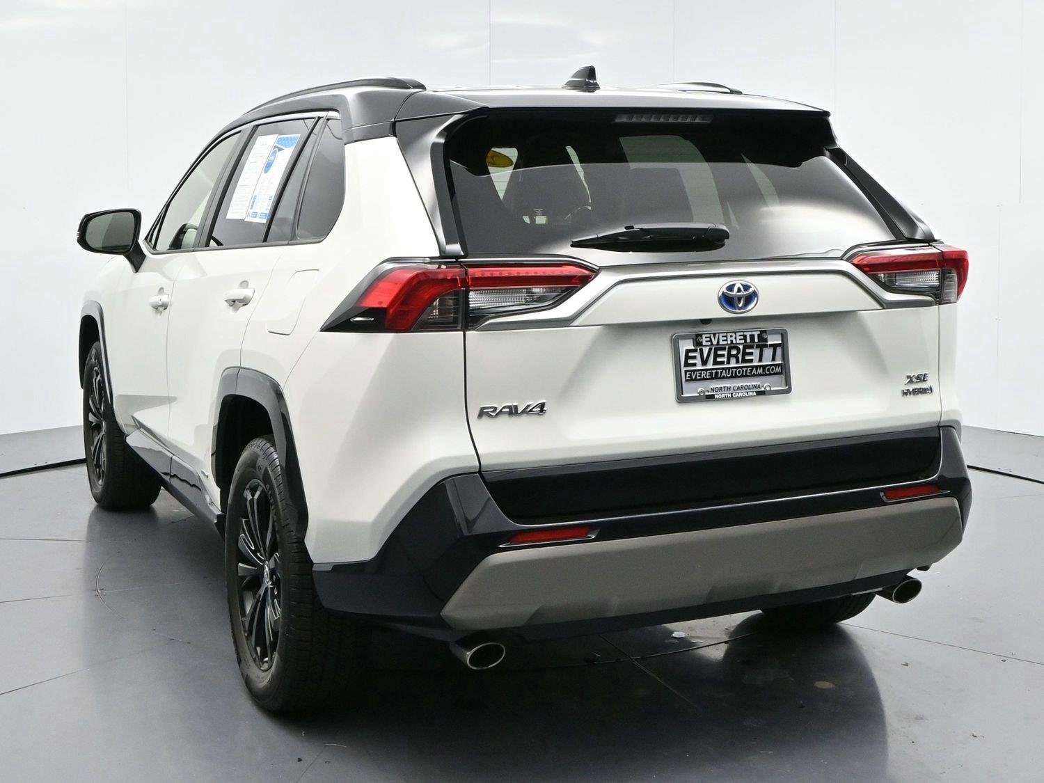 Used 2022  Toyota Hybrid XSE image 6