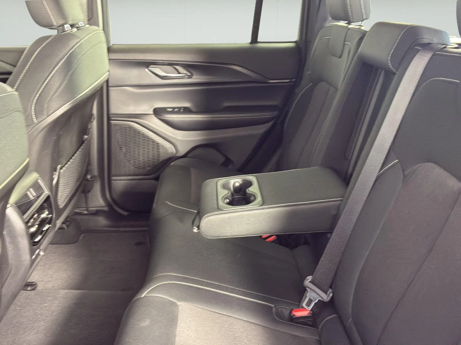 Used 2024 Silver Zynith Jeep Laredo X image 21