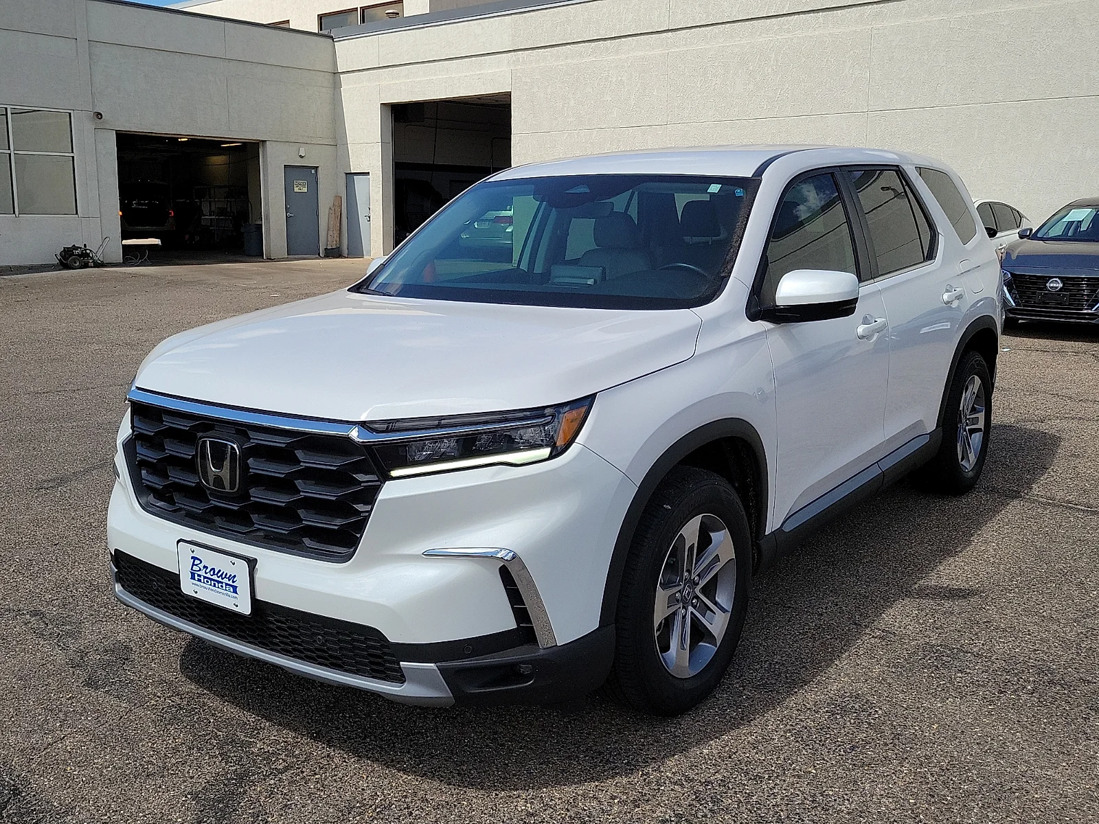 Certified Used 2025 Platinum White Pearl Honda EX-L image 4