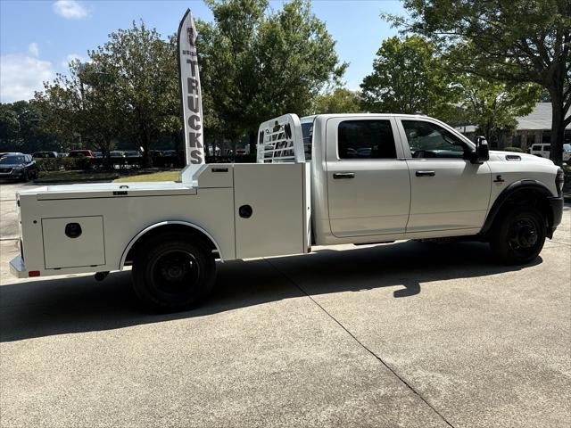 New 2026 Bright White Clear-Coat Exterior Paint RAM TRADESMAN Chassis Cab image 8