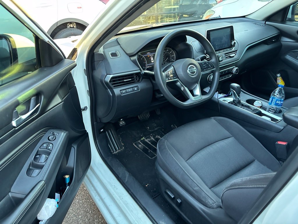 Used 2020 White Nissan 2.5 S image 13