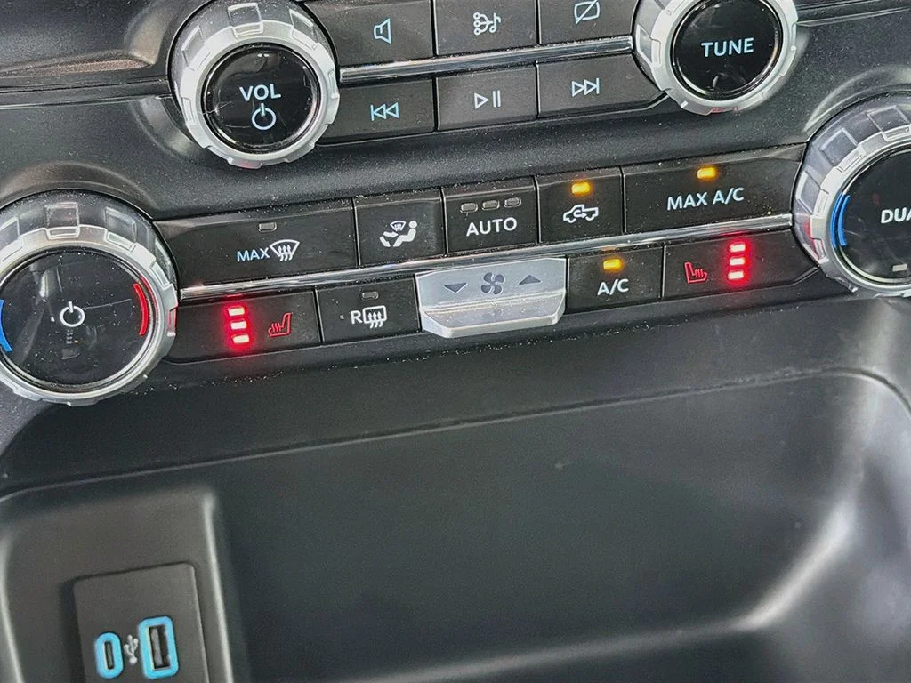 Used 2023 Oxford White Ford XLT image 38