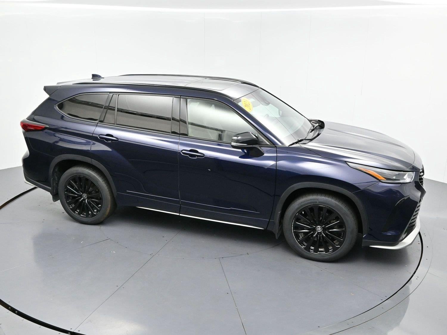Used 2023 Blue Toyota L image 41