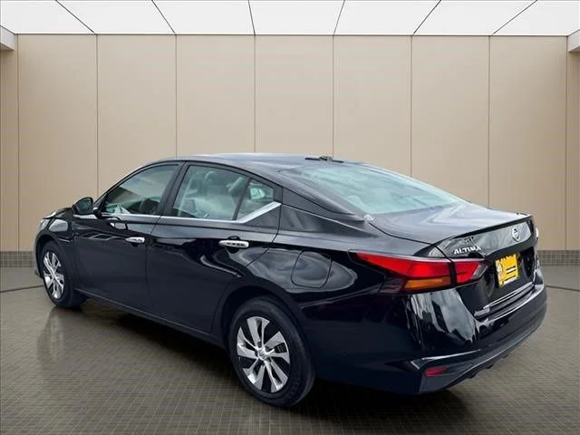 Used 2020 Black Nissan 2.5 S image 4