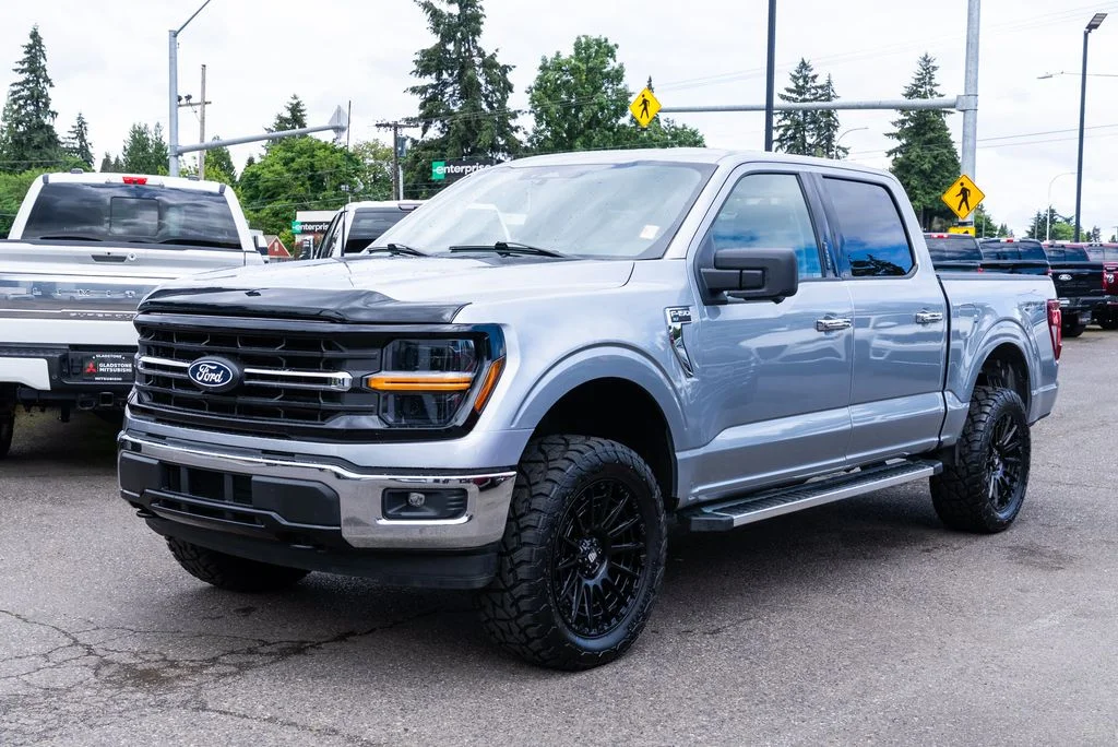 Used 2024 Gray Ford XLT image 3