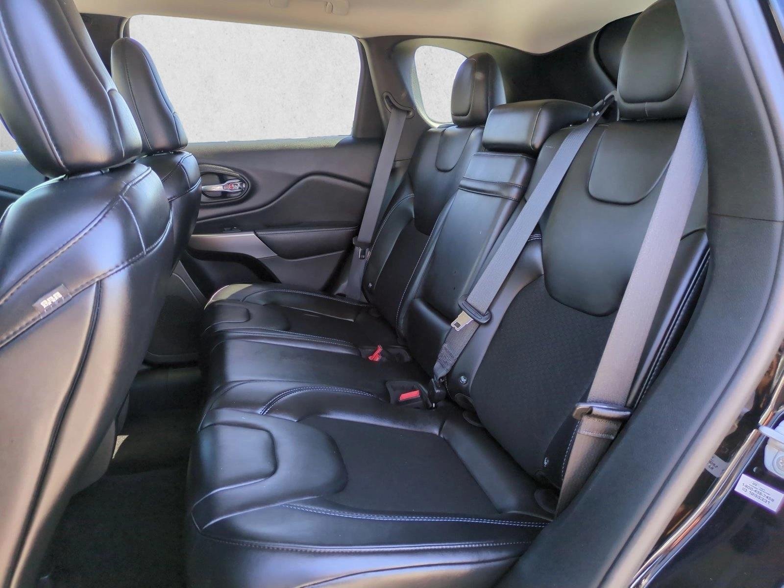 Used 2019 Diamond Black Crystal Pearlcoat Jeep Latitude Plus image 18