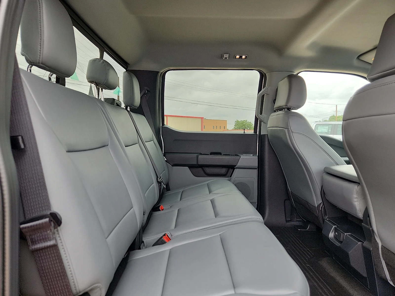 New 2026 Oxford White Ford XL image 19
