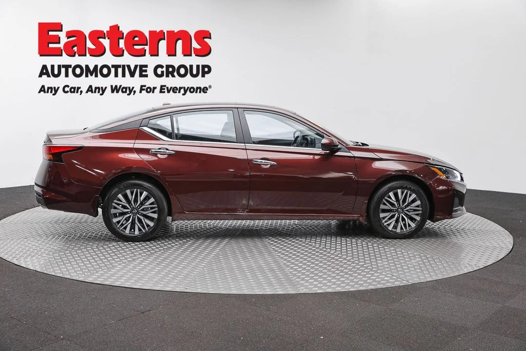 Used 2024 Red Nissan 2.5 SV image 4