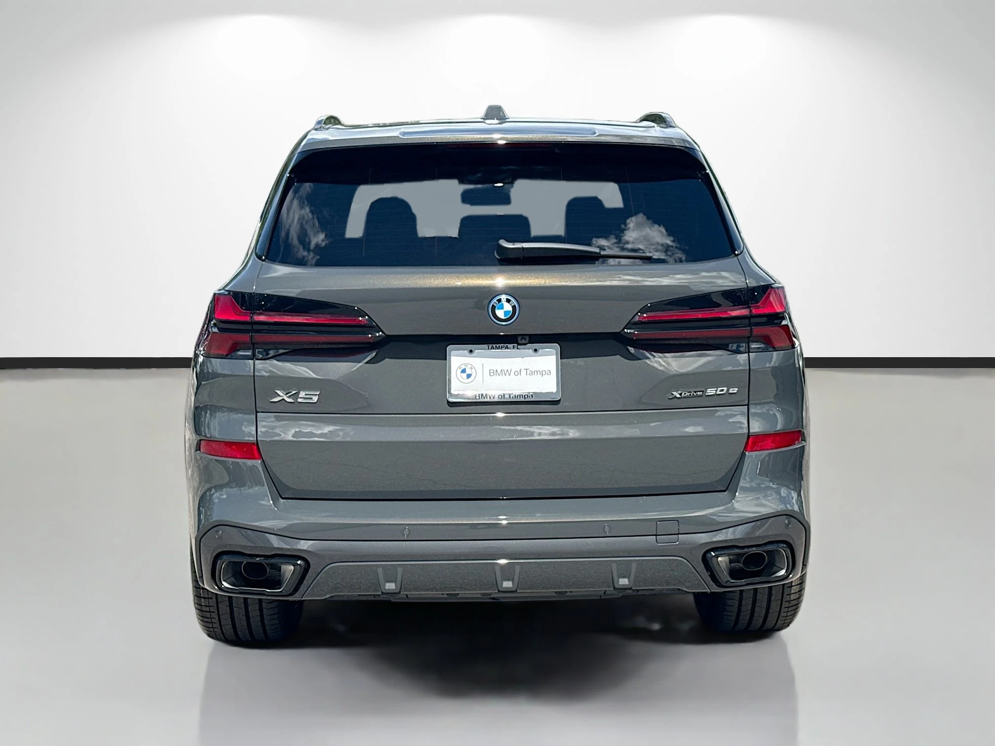 New 2026 Dravit Grey Metallic BMW xDrive50e image 4
