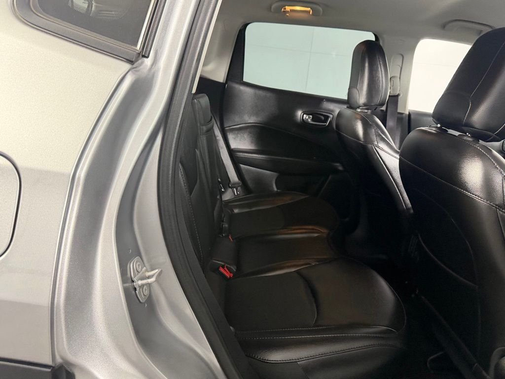Used 2019 Silver Jeep Limited image 28
