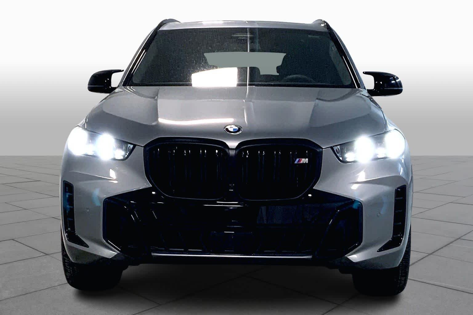 New 2026 Skyscraper Grey Metallic BMW M60i image 3