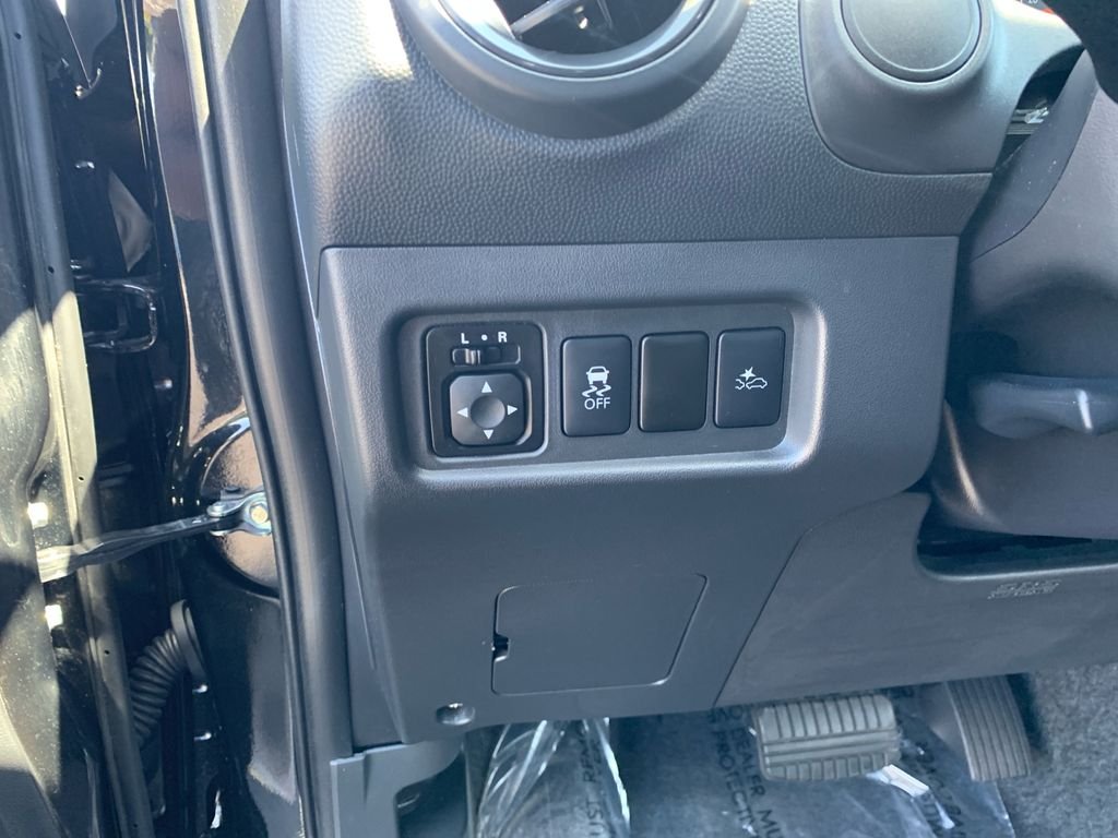 Used 2024 Black Mitsubishi ES image 13