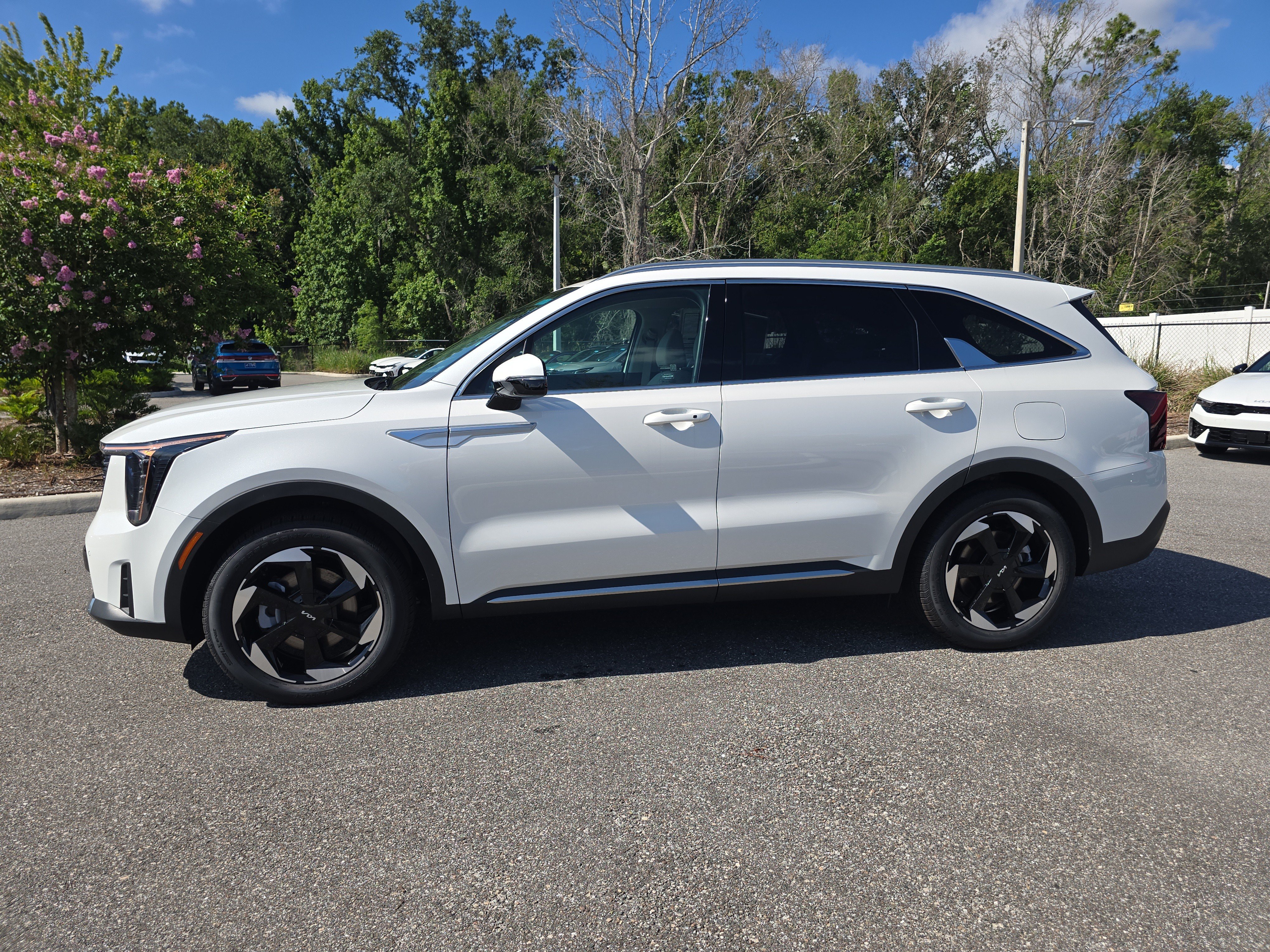 New 2026 Snow White Pearl Kia EX AWD image 5