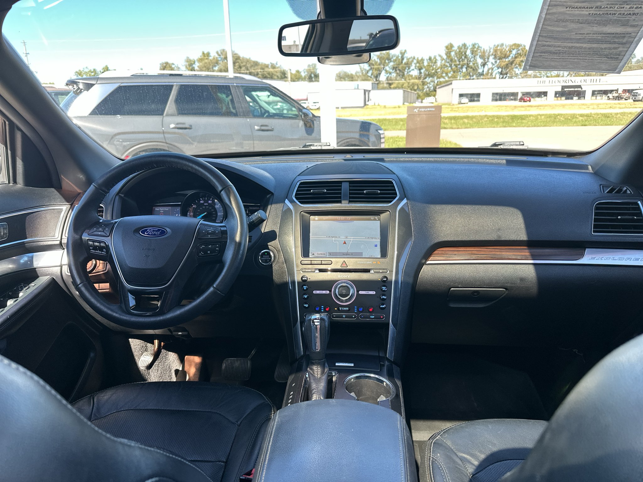 Used 2018 White Platinum Metallic Tri-Coat Ford Limited image 3