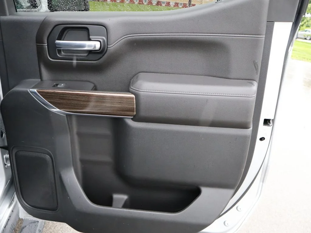Used 2021 Silver Chevrolet LT Trail Boss image 18