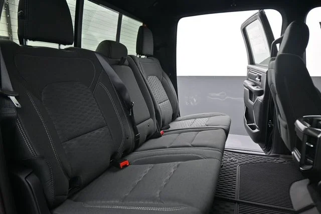 New 2027 Diamond Black Crystal Pearl-Coat Exterior Paint RAM Big Horn/Lone Star image 23