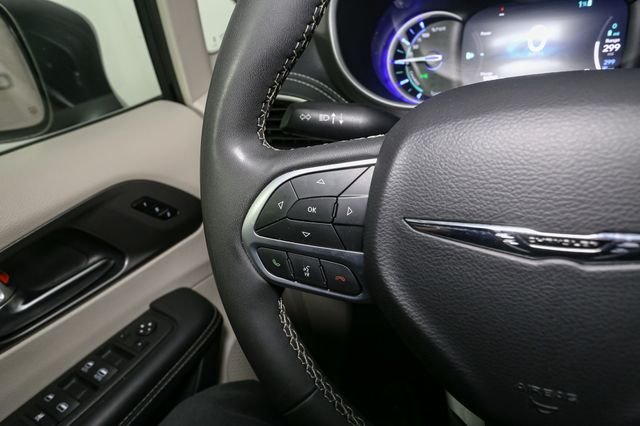 Used 2023 Black Chrysler Touring L image 32