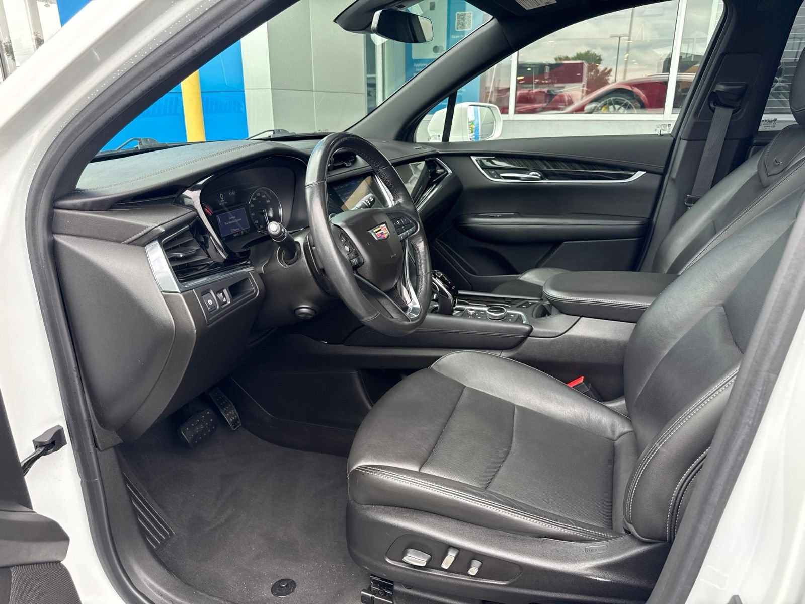 Used 2020 CRYSTAL WHITE TRICOAT Cadillac AWD Premium Luxury image 21