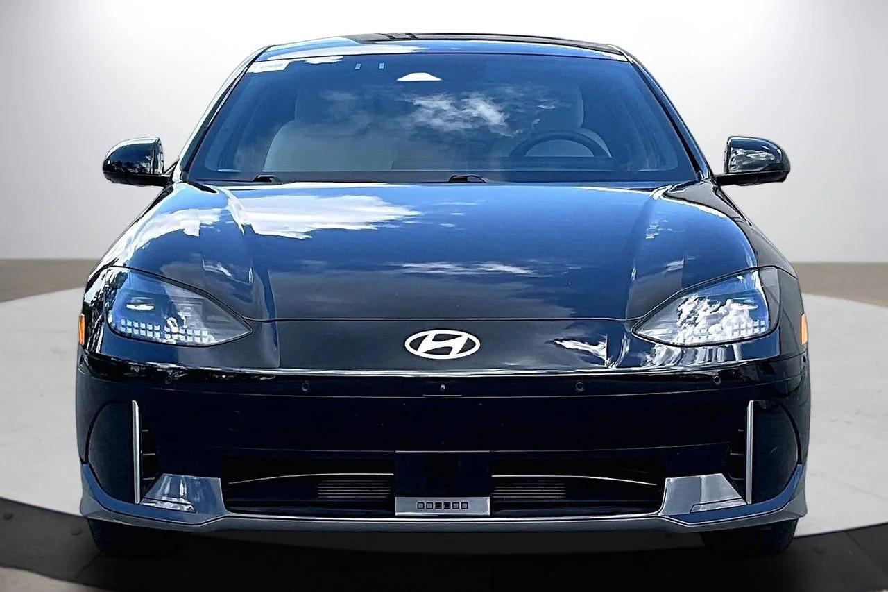 Used 2024 Black Hyundai Limited image 3