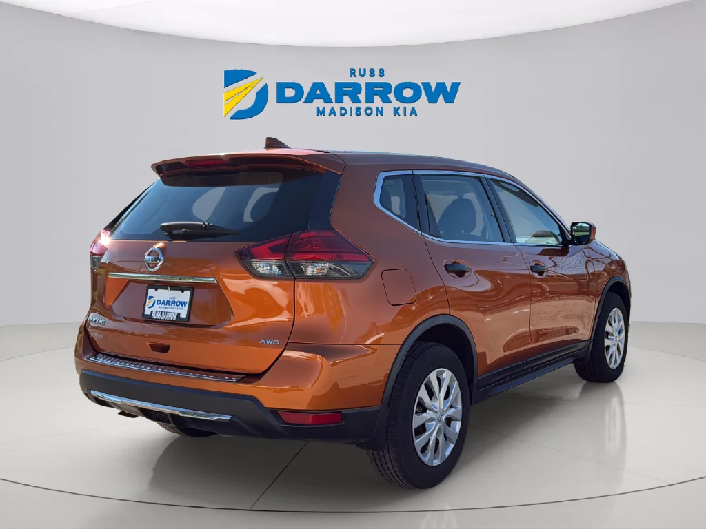 Used 2017 Monarch Orange Nissan S image 5