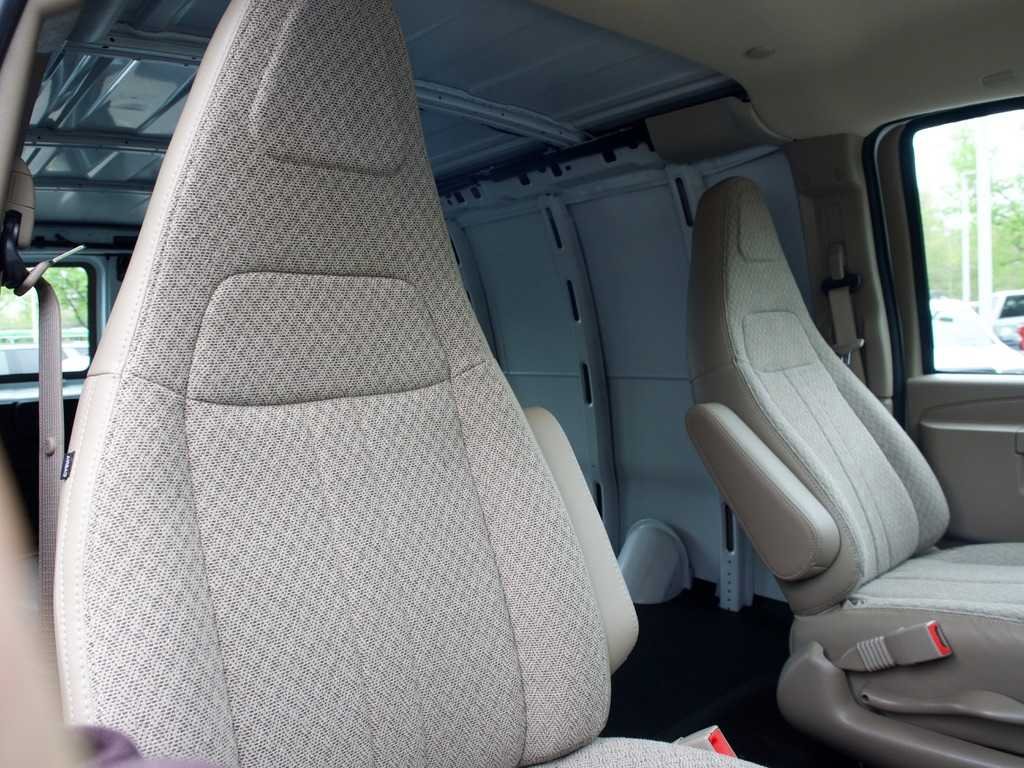 New 2026 Summit White GMC Work Van image 20