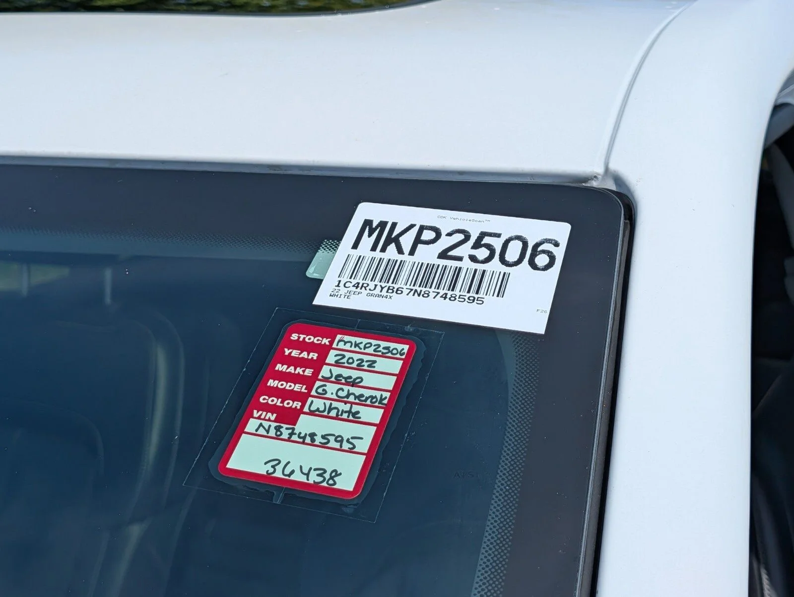 Used 2022 White Jeep 4xe image 37
