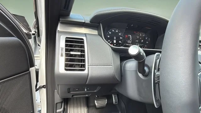Used 2026  Land Rover Gemini Edition image 21