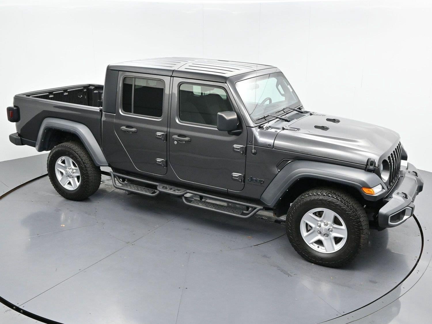 Used 2023 Granite Crystal Metallic Clearcoat Jeep Sport S image 33