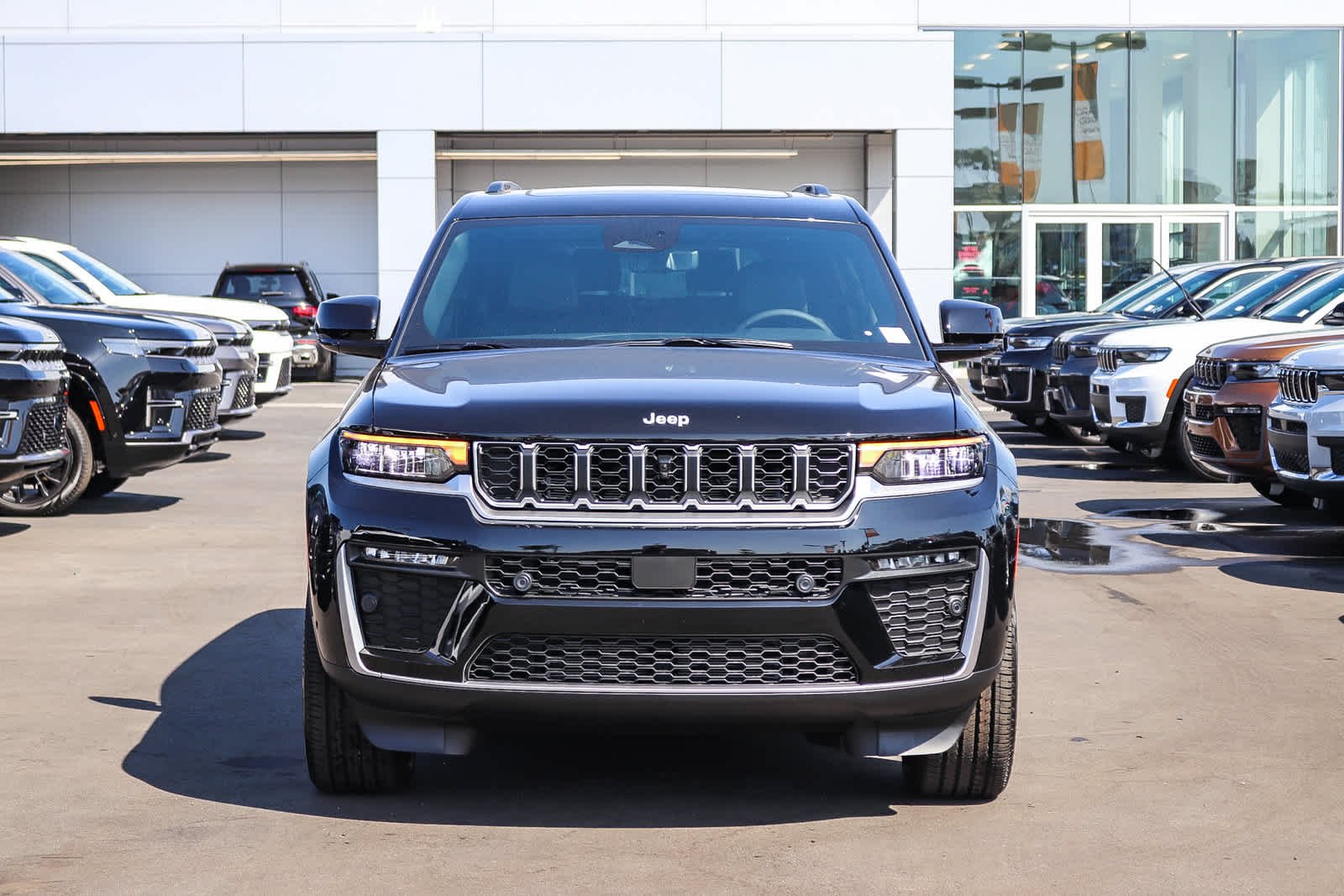 New 2027 High-Gloss Black Paint Jeep Limited image 2