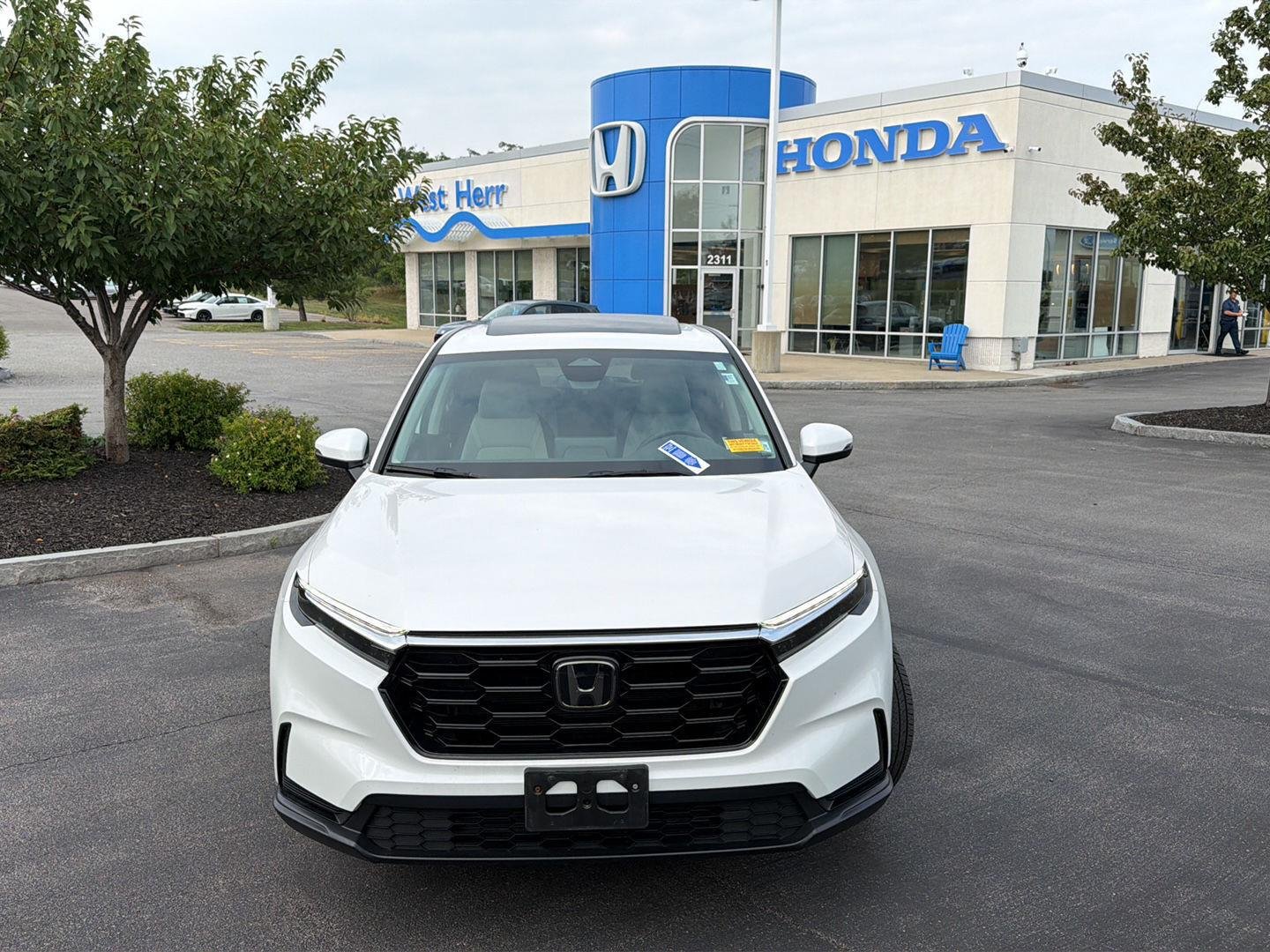 Used 2024 Platinum White Pearl Honda EX image 2