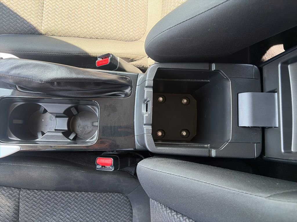 Used 2020 Silver Mitsubishi ES image 23