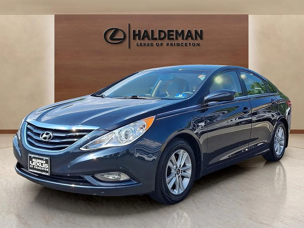 Used 2013 Blue Hyundai GLS image 3