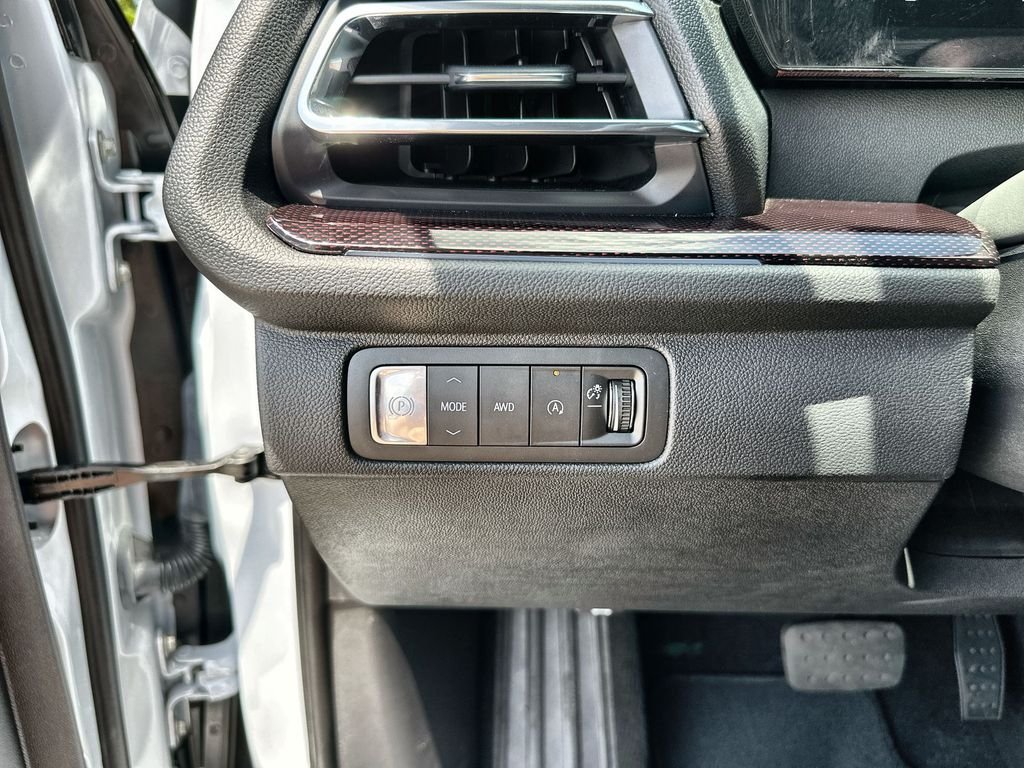 Used 2026 Polar White Tricoat Chevrolet Z71 image 18
