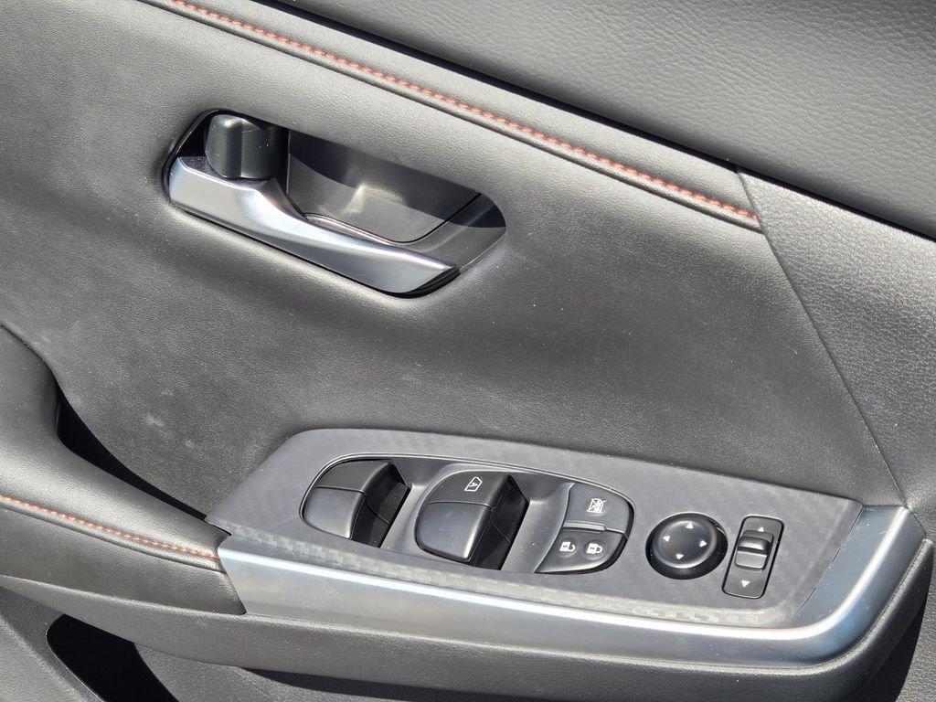 Used 2025 White Nissan SR image 19