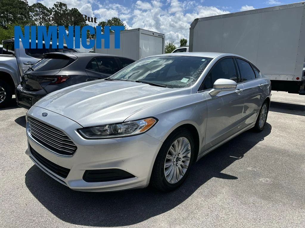 2016 Ford Fusion SE's photo
