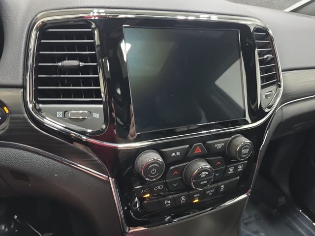 Used 2020 Pacific Blue Clearcoat Jeep Limited image 19