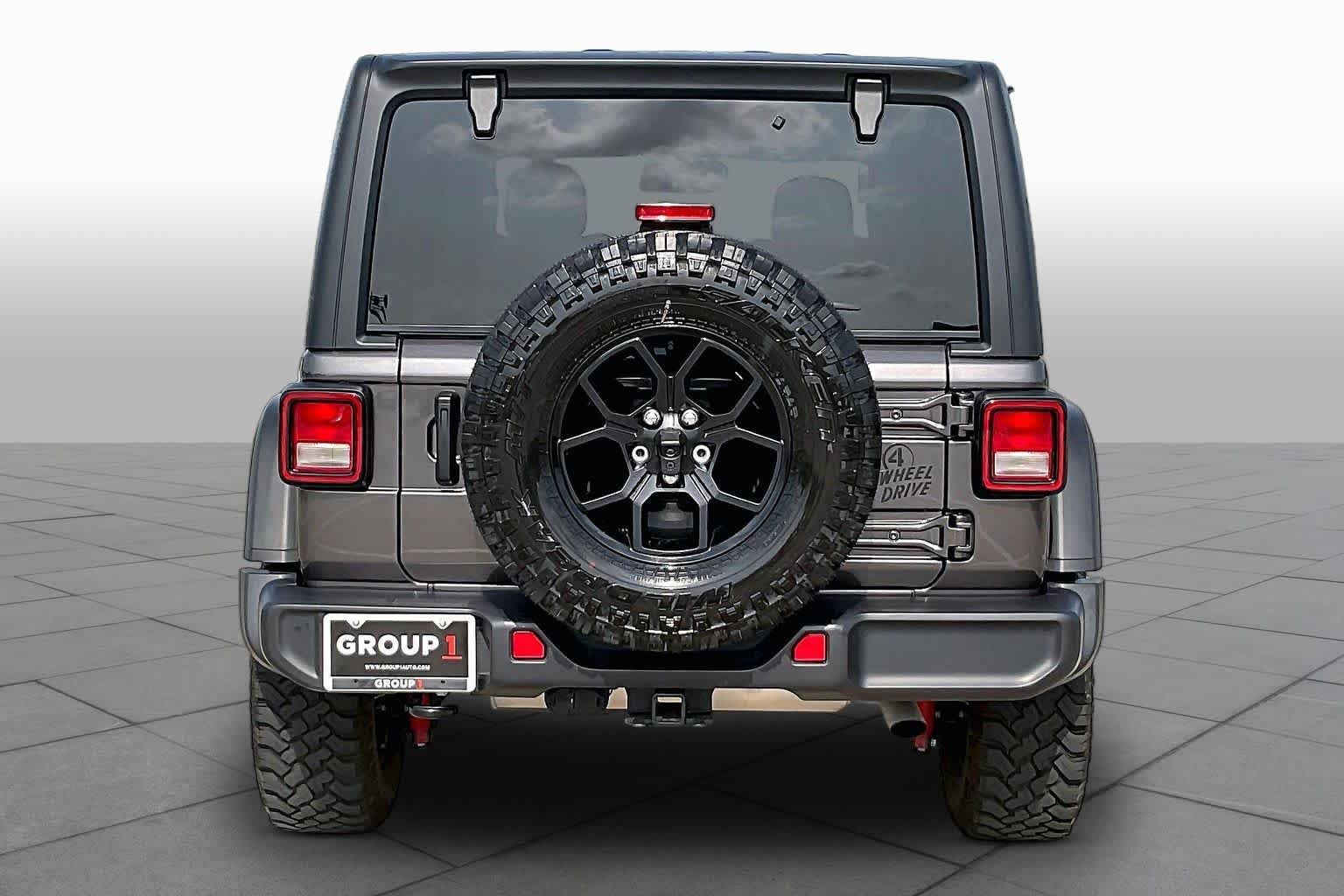Used 2025 Granite Crystal Metallic Clearcoat Jeep Willys image 5