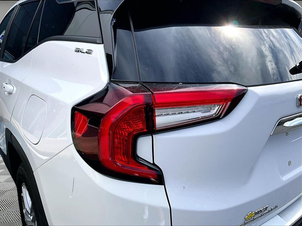 Used 2023 White GMC SLE image 25