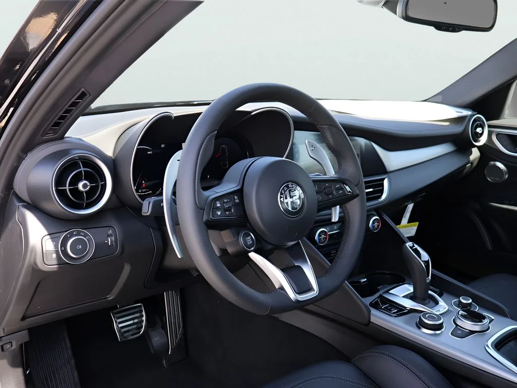 New 2026 Vulcano Black Metallic Alfa Romeo Base image 19